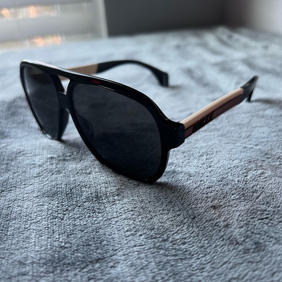 Gucci sunglasses - Picture 1 of 3